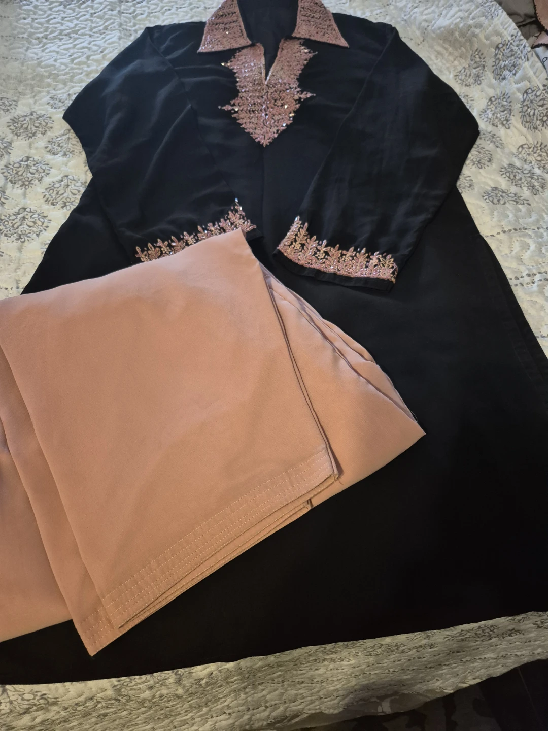 Shalwar kameez Black Dress with Pink Embroidery - photo 2