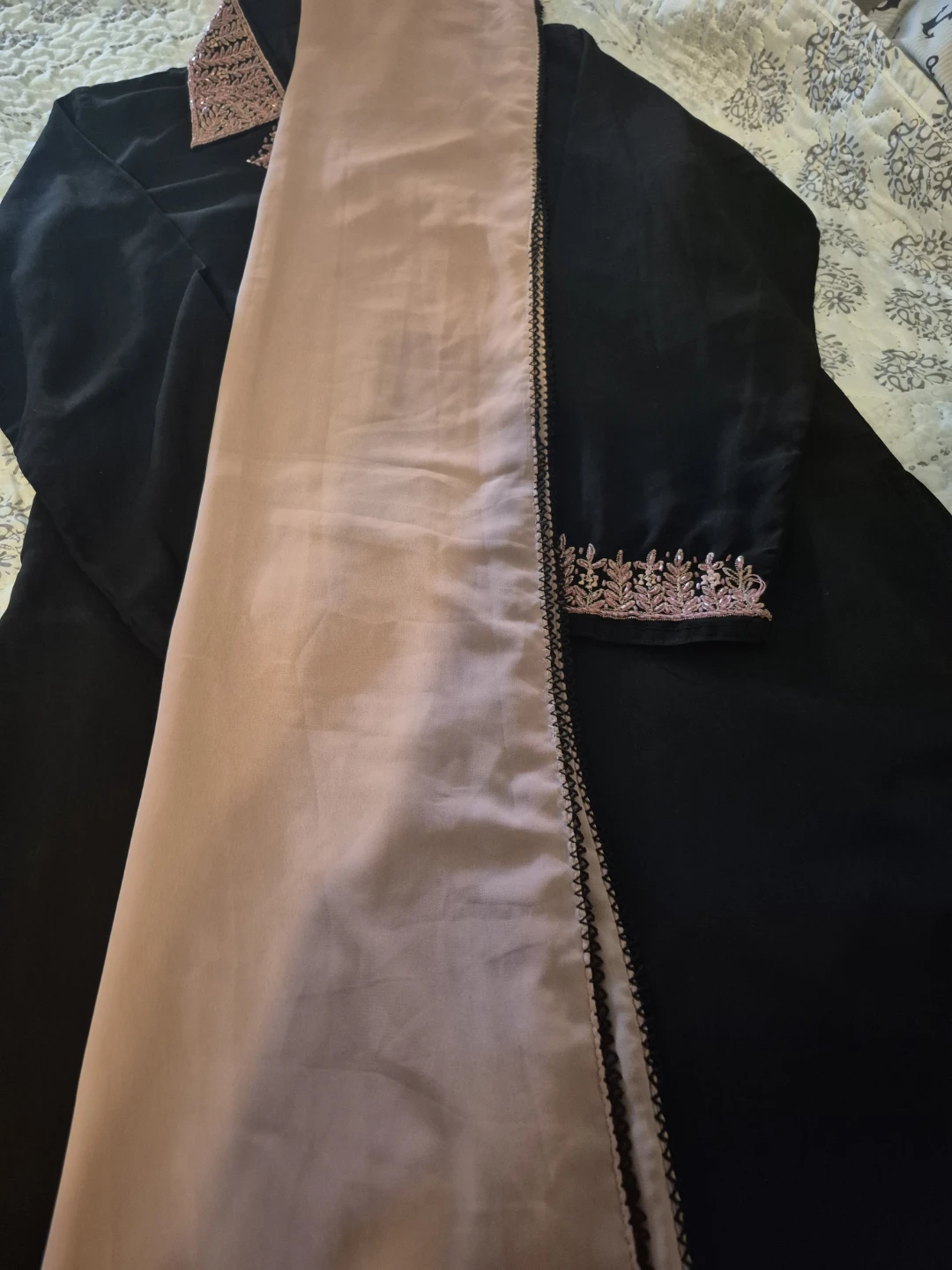 Shalwar kameez Black Dress with Pink Embroidery - photo 3