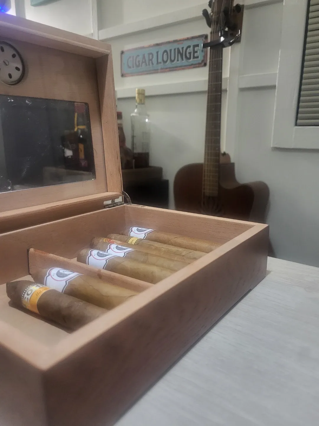 Cigar Humidor with Cigars image indicator(4)