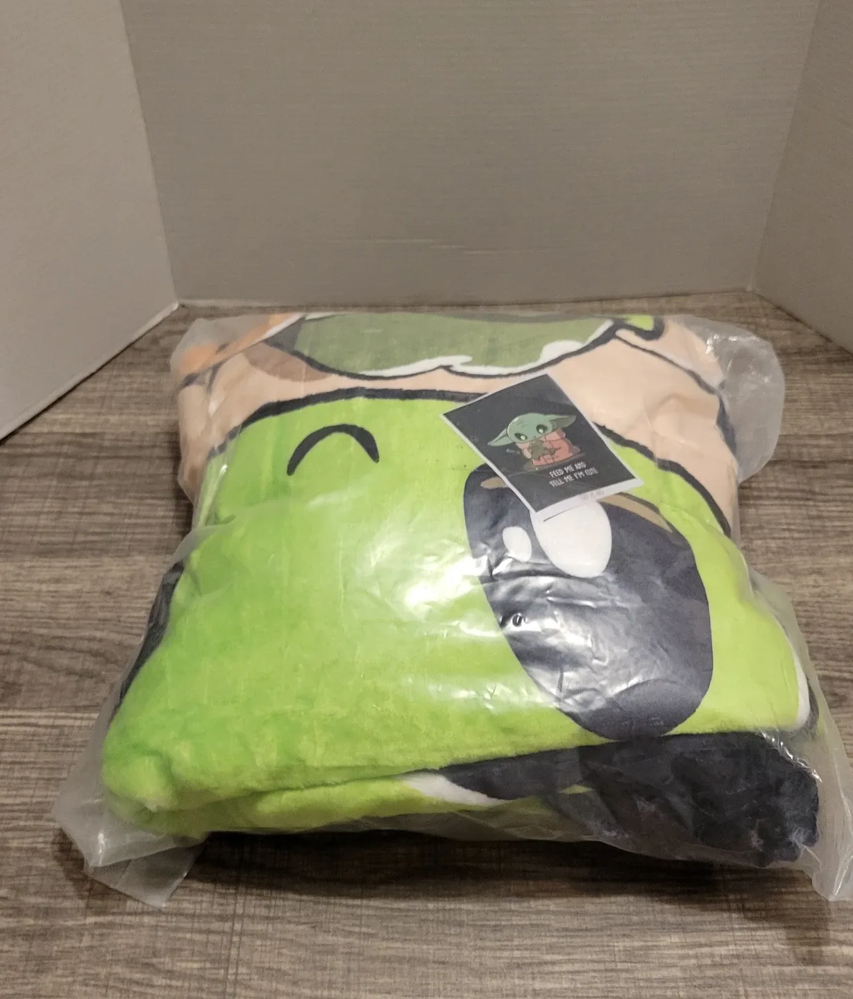 The Mandalorian Baby Yoda Throw Blanket (50x40) image indicator(3)