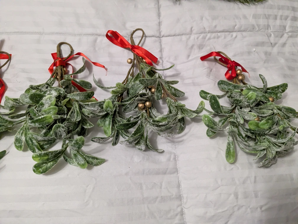 Christmas Garland and Mistletoe Picks - photo 3