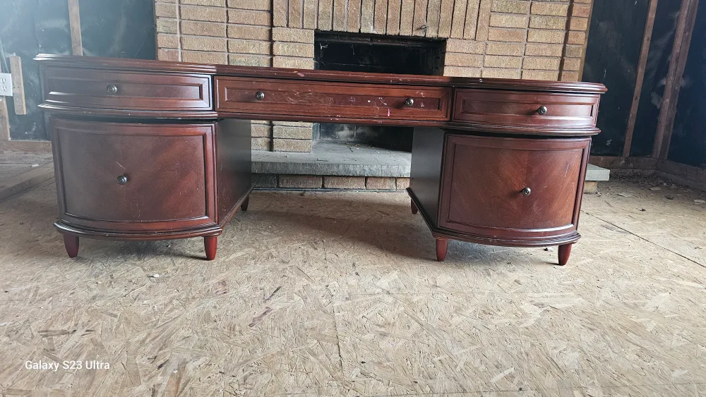 Bombay, Wooden Desk.