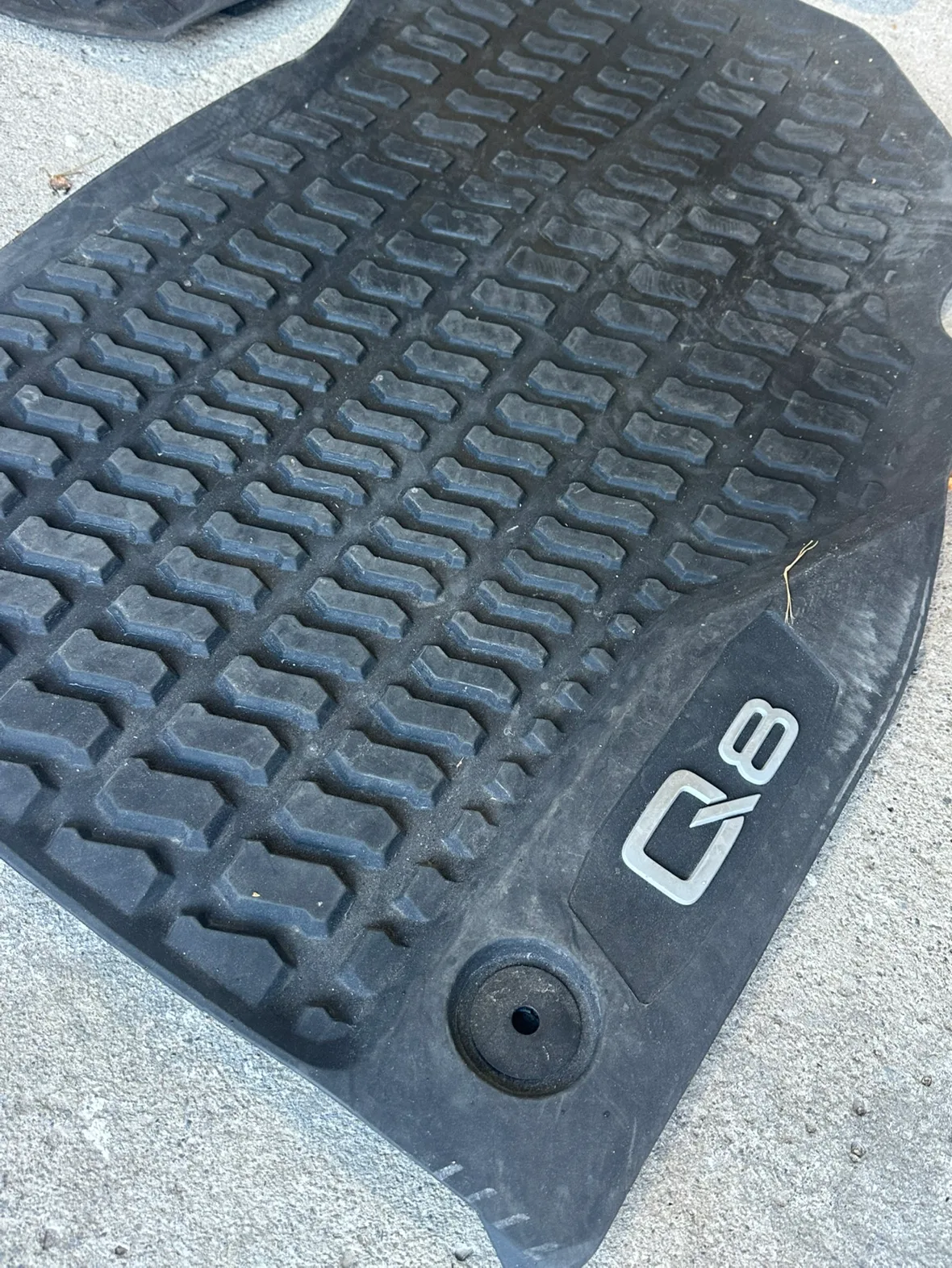 Audi Q8 All Weather Floor Mats - Black image indicator(4)