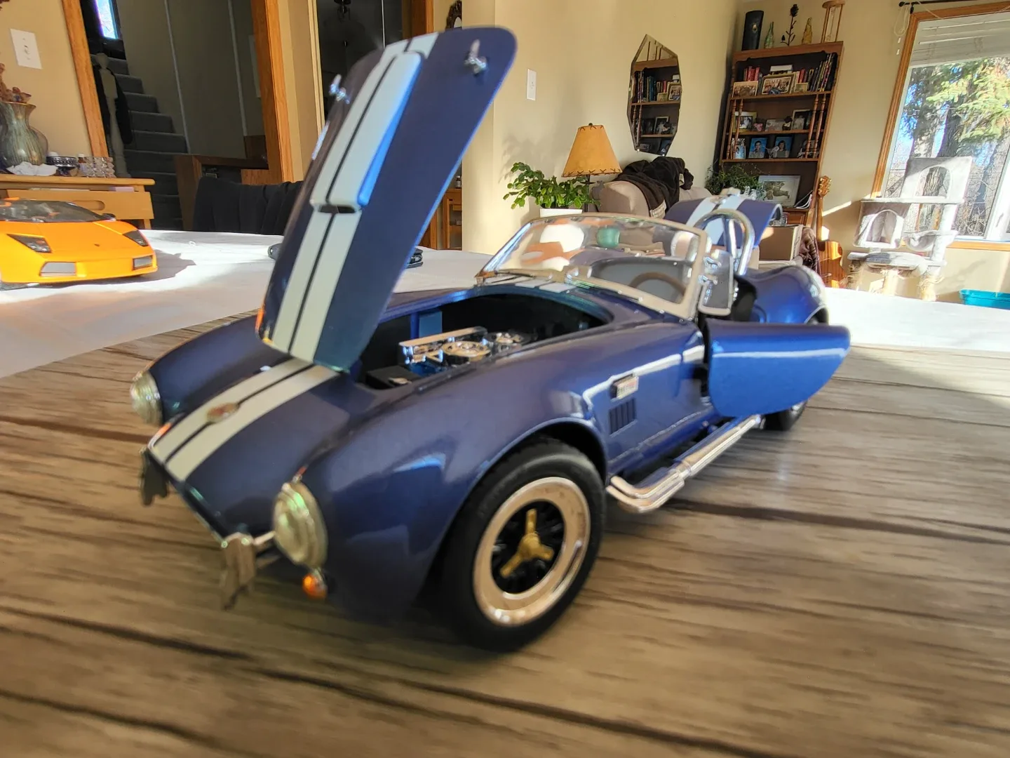 Shelby Cobra 427 Diecast Model Car 1:18 image indicator(6)