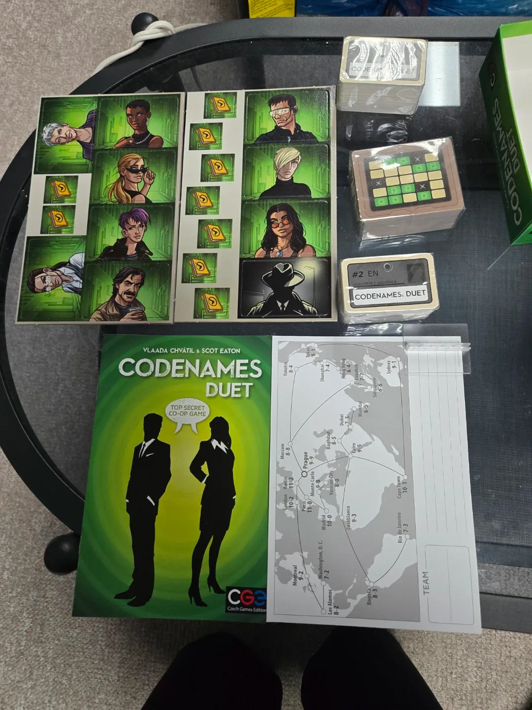 Codenames Duet - Cooperative Board Game image indicator(2)