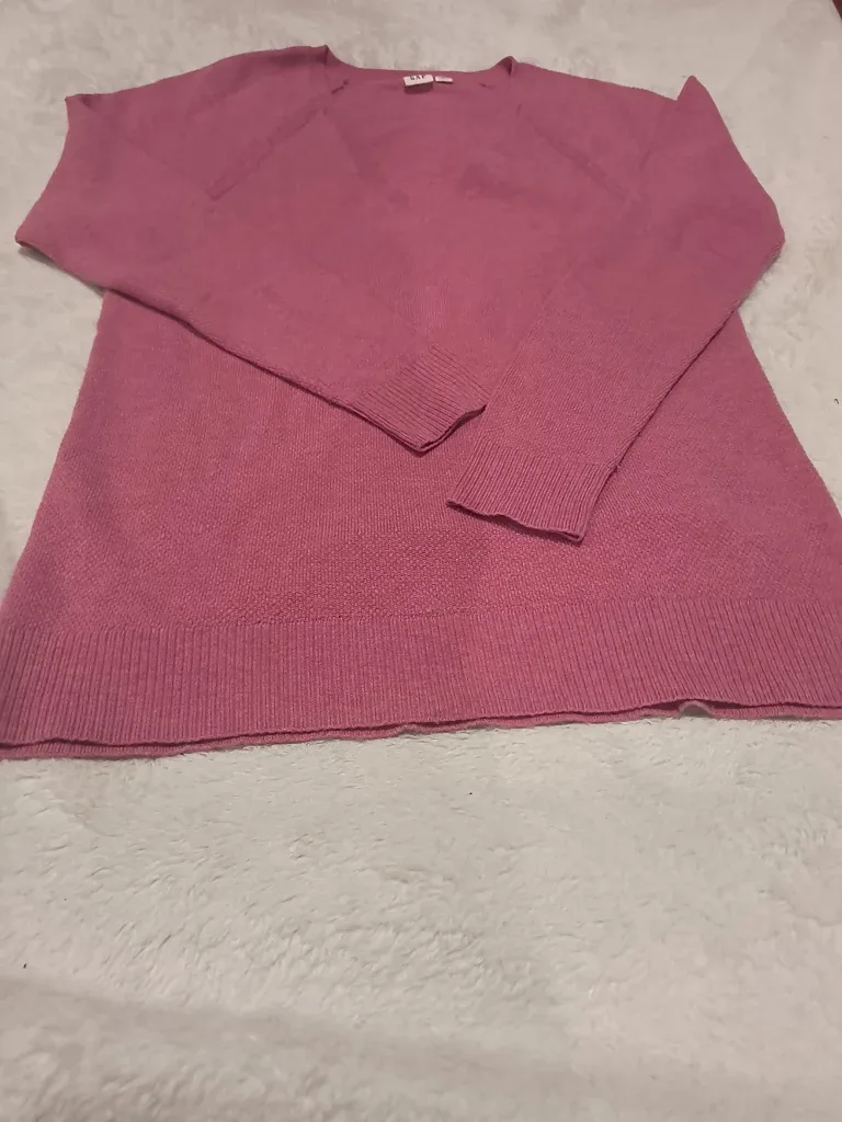 GAP Pink V-Neck Sweater - Size S image indicator(8)