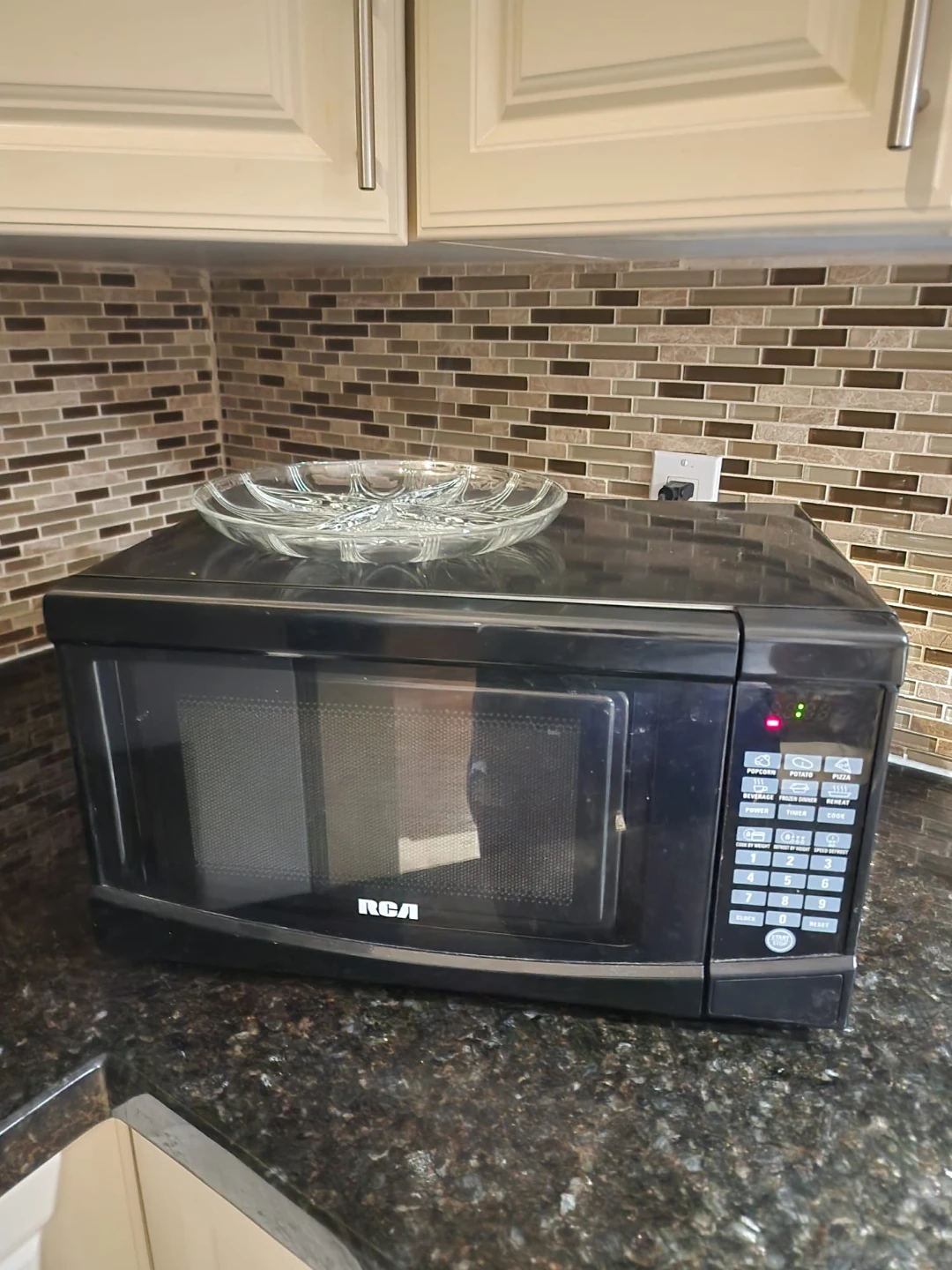 RCA Microwave - Black