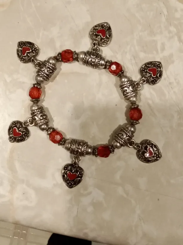 Vintage Red Heart Charm Bracelet image indicator(2)