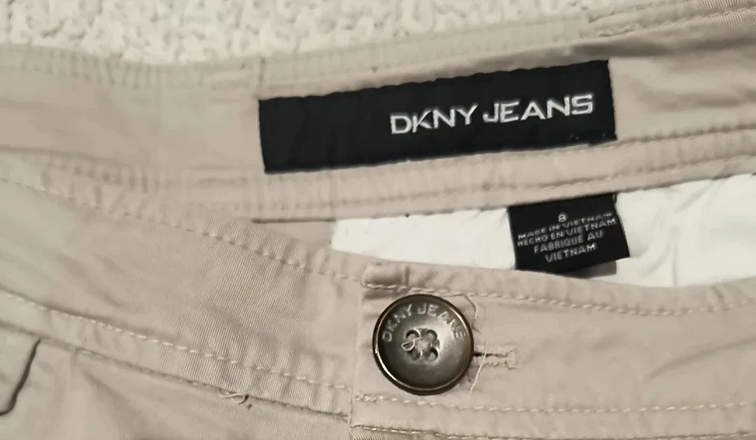 DKNY Jeans Women's Shorts - Size 8 image indicator(2)