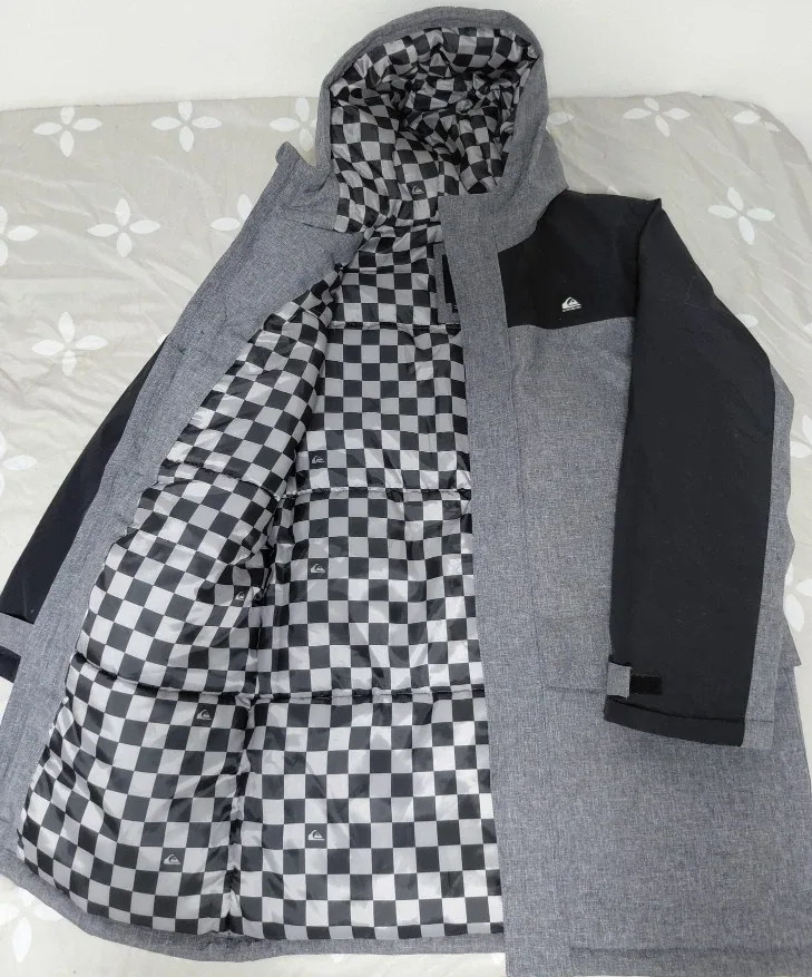 Quiksilver Grey & Black Hooded Jacket - Size XL image indicator(6)