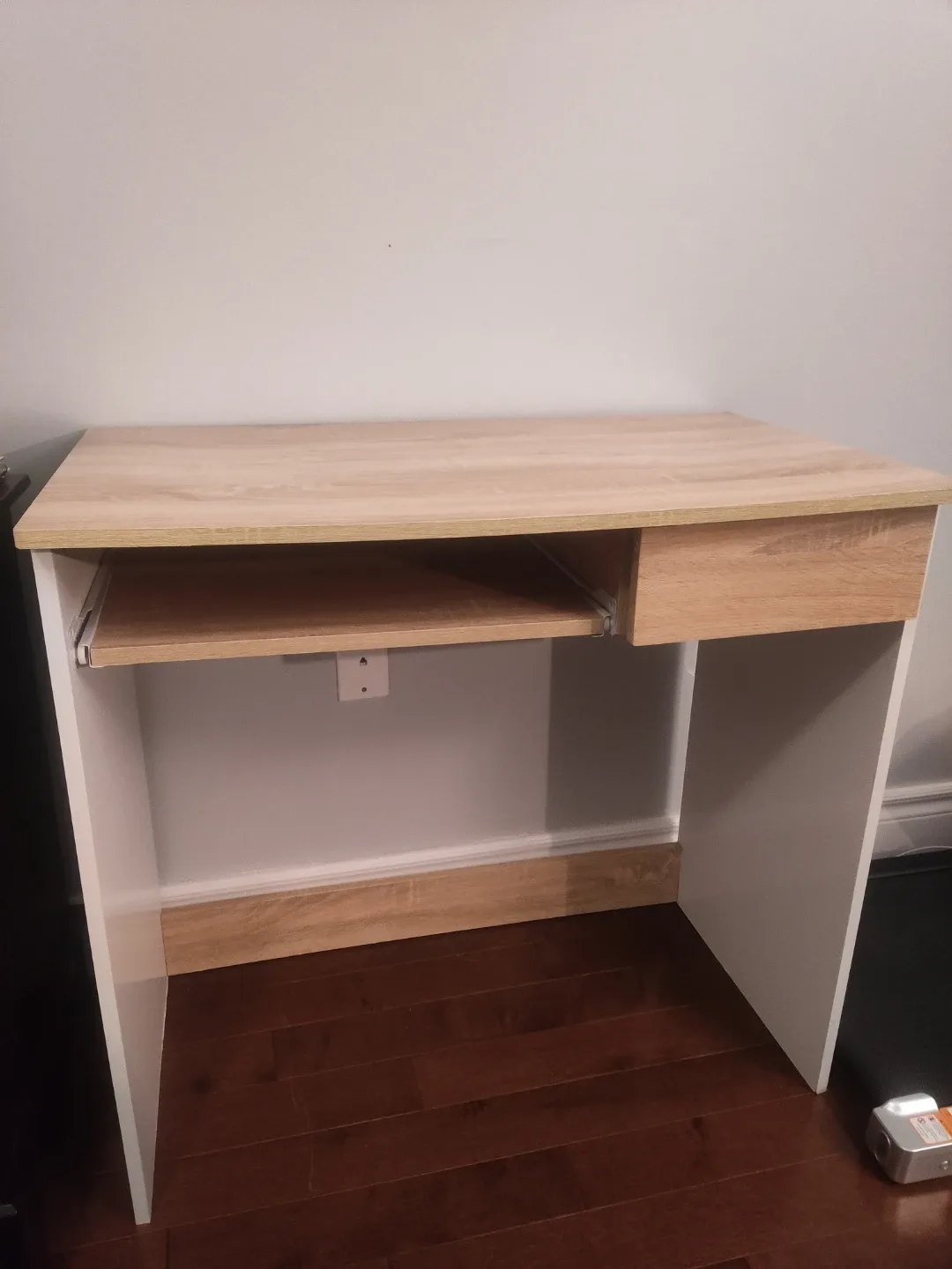 Modern Light Wood Desk – Storage Drawer + Pull-Out Tray image indicator(4)