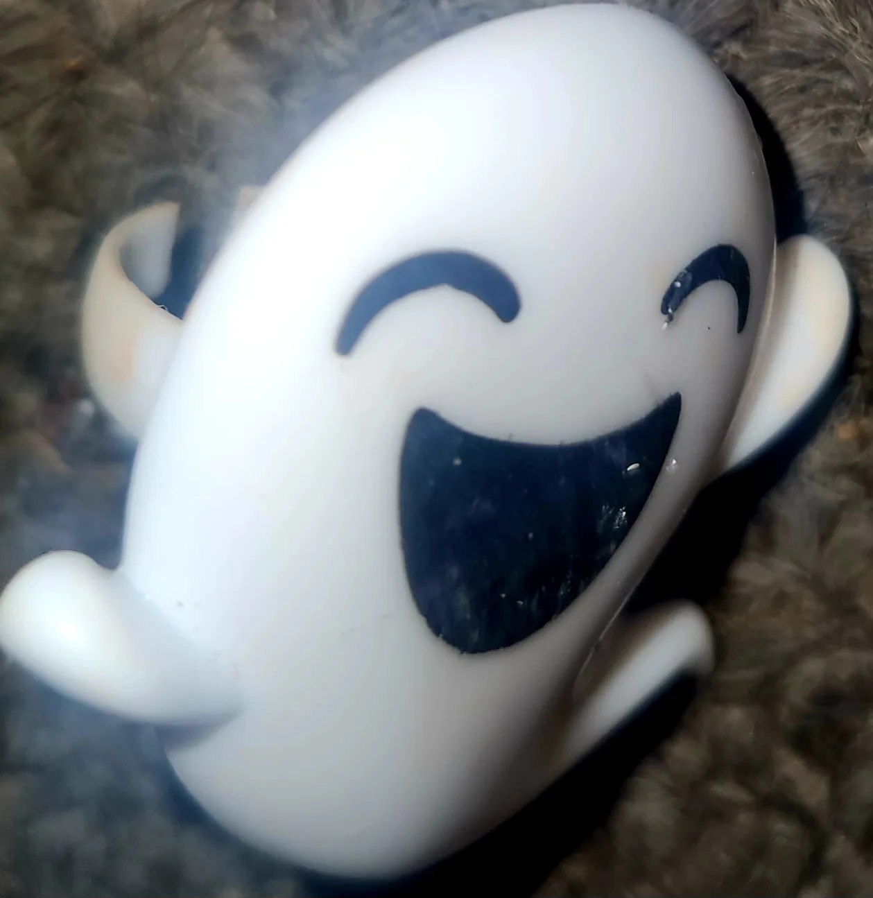 2 White Plastic Ghost Rings - Spooky Fun! image indicator(4)