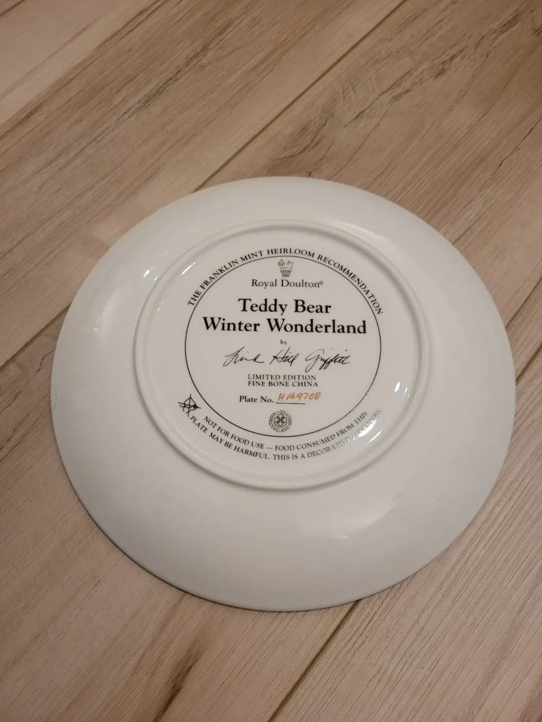 Collectible Plate with Bear Winter Scene 8" image indicator(8)