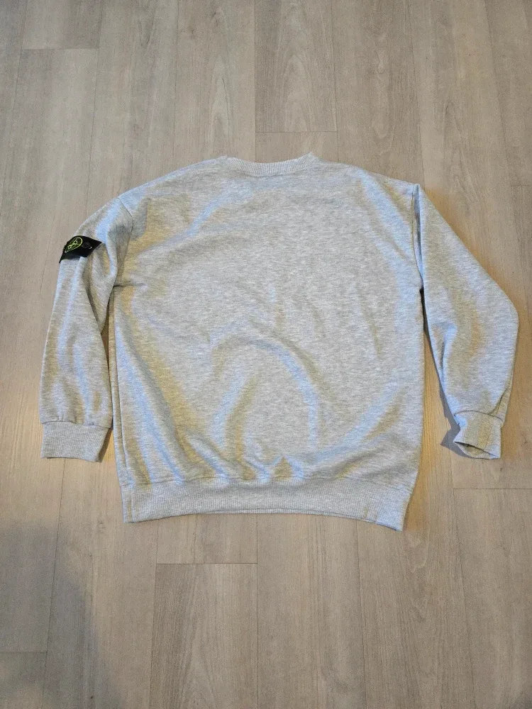 Stone Island Crewneck Sweatshirt – Size XL (Grey) image indicator(4)