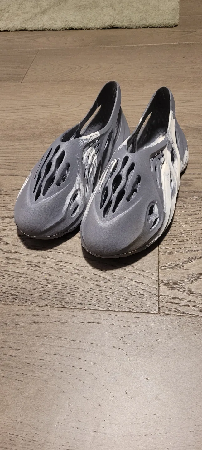 Adidas Yeezy Foam Runner MX Granite image indicator(3)