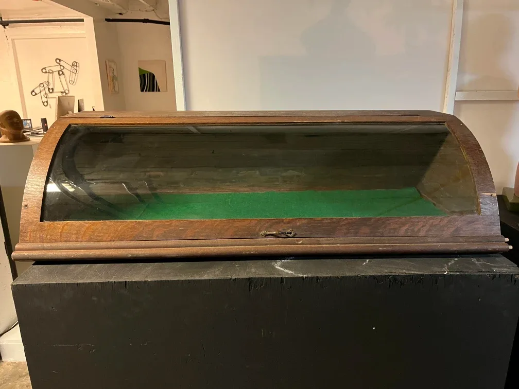 Antique Oak Curved Glass Display Case image indicator(4)