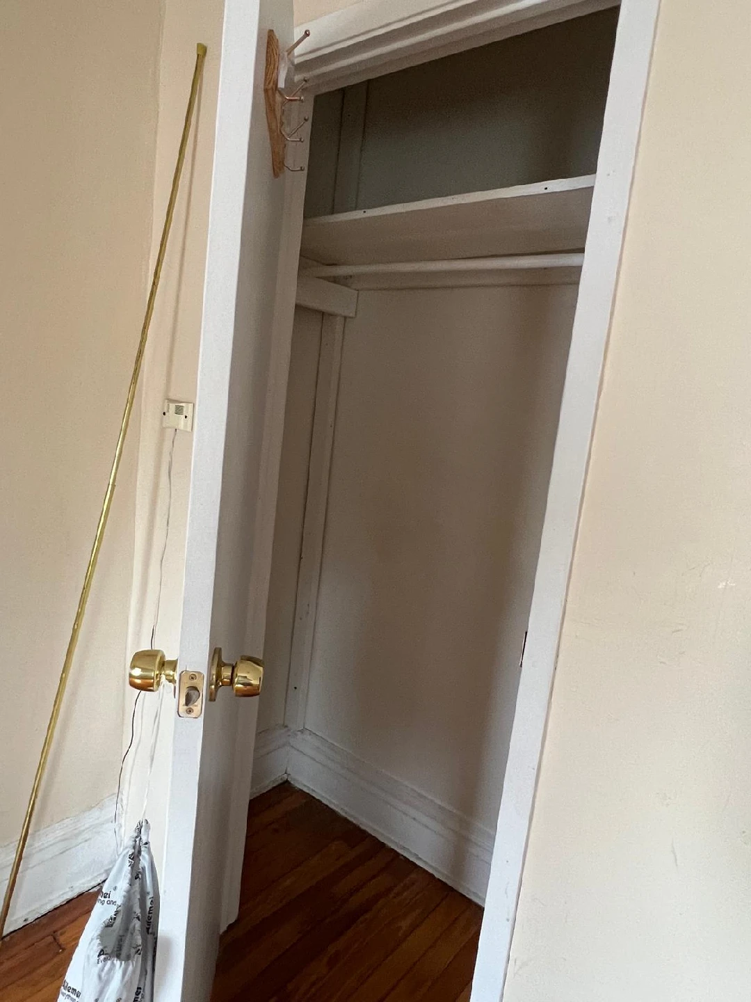 Se renta cuarto para mujer - photo 4