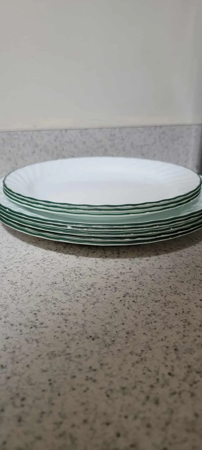 Corelle Ivy Green Dinner Plates (8)