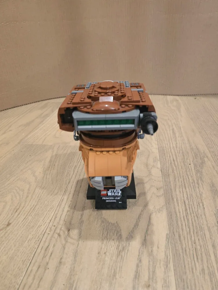 LEGO Star Wars Princess Leia (Boushh) Helmet image indicator(2)