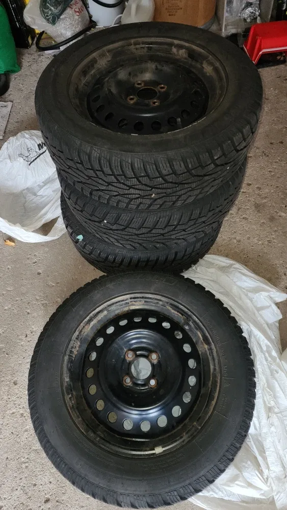 Set of 4 Winter Tires 205/60R16 image indicator(2)