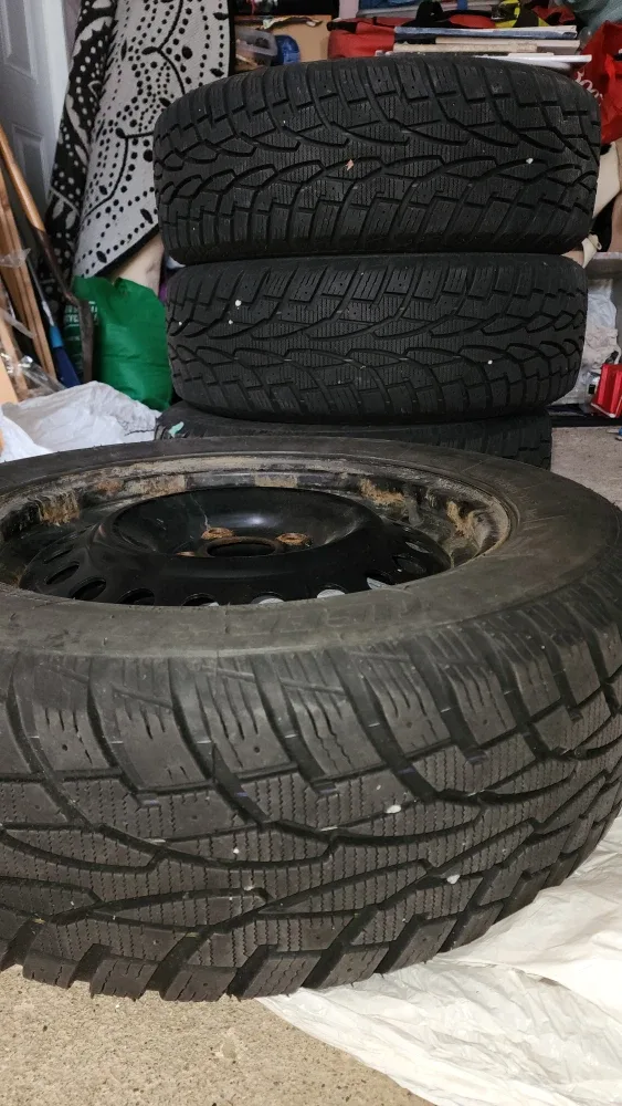 Set of 4 Winter Tires 205/60R16 image indicator(6)