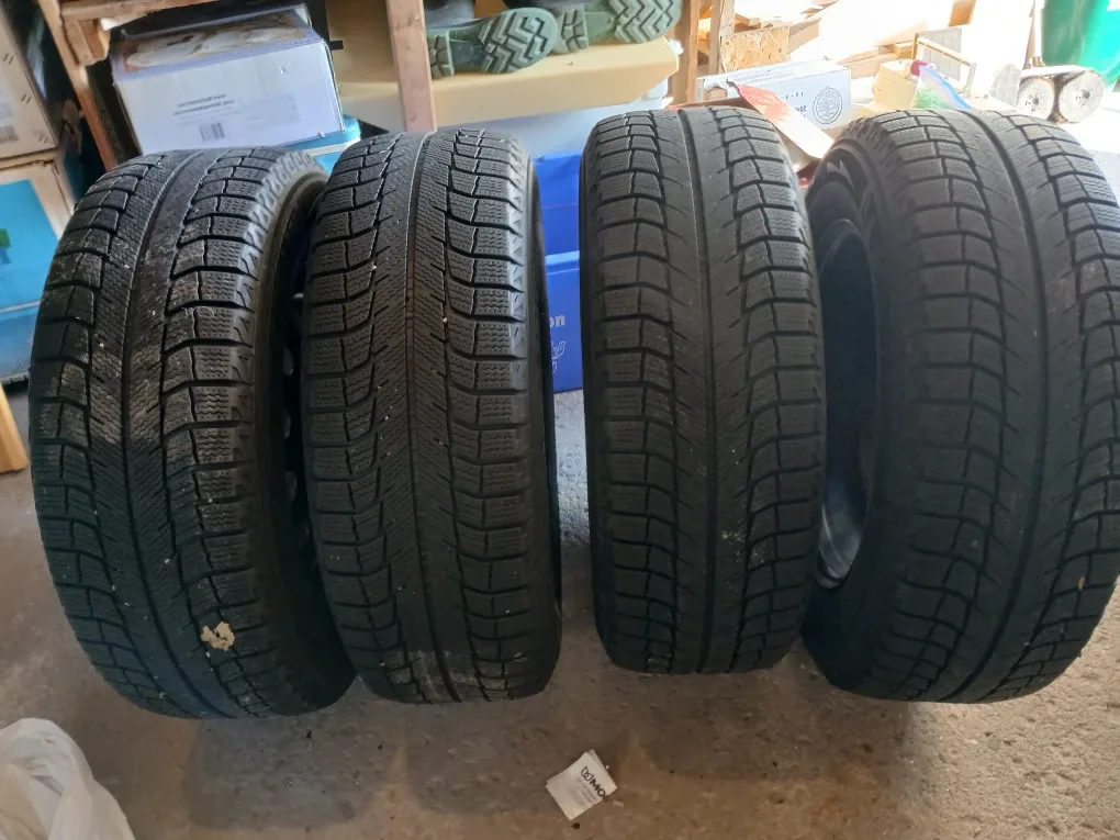 Set of 4 Michelin Winter Tire 225/60R16 with Rims image indicator(6)