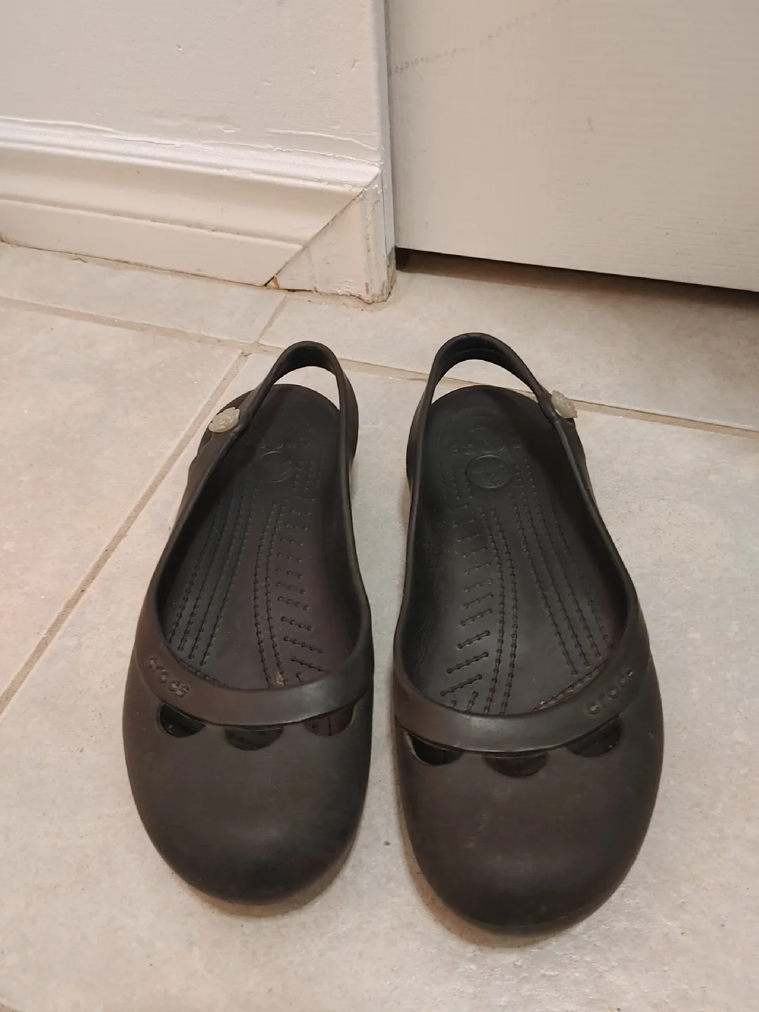 Crocs Women's Size 7 Black Flats image indicator(2)