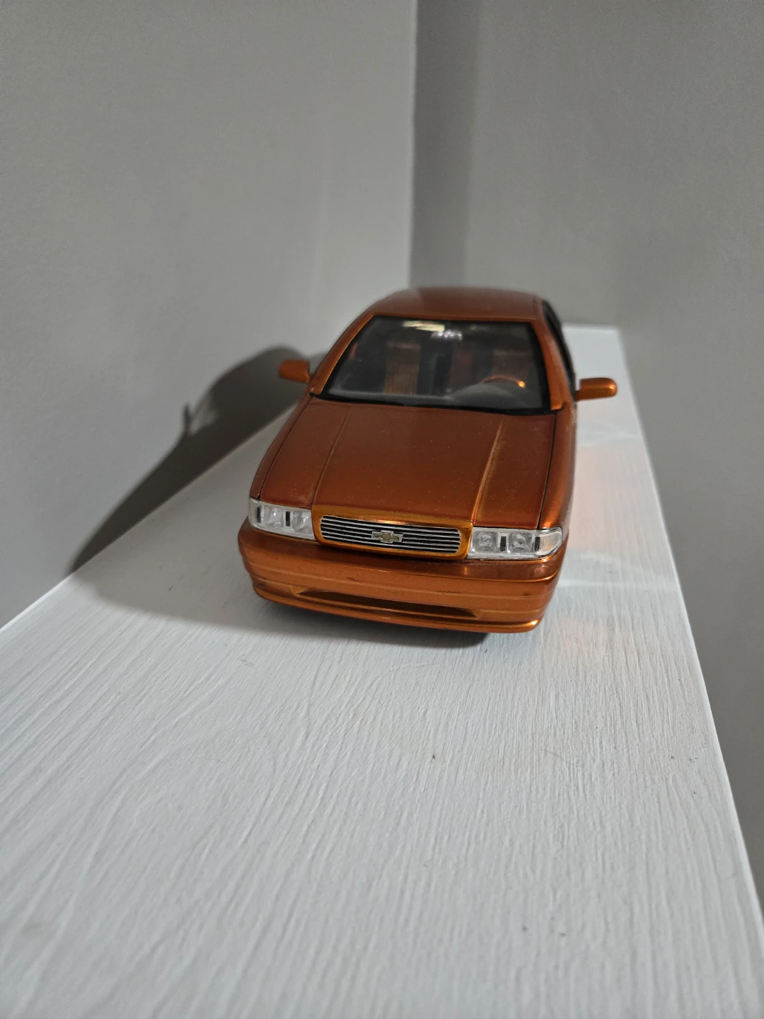 1/18 scale DUB Chevrolet Impala SS Diecast Car - photo 2
