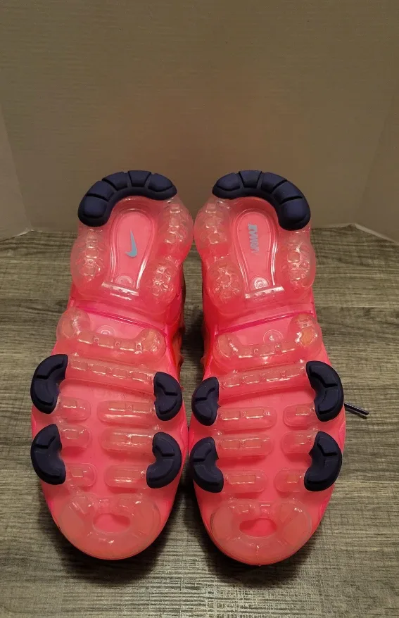 Nike Air Vapormax Plus - Red/Pink Size 7 women image indicator(8)