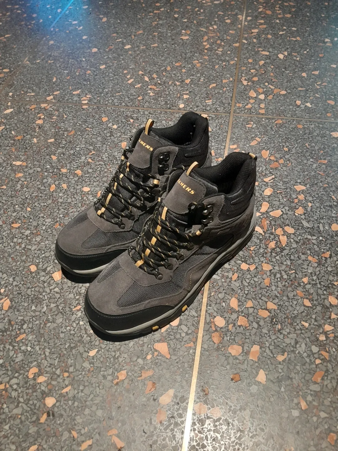 Skechers Men's Relaxed Fit Winter Boots Size 12