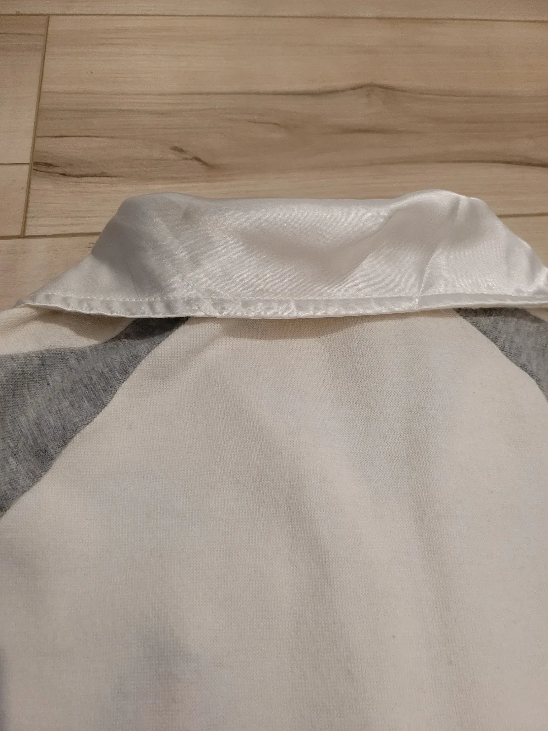 Antigua Women's Chicago Cubs Sweatshirt Size S image indicator(8)