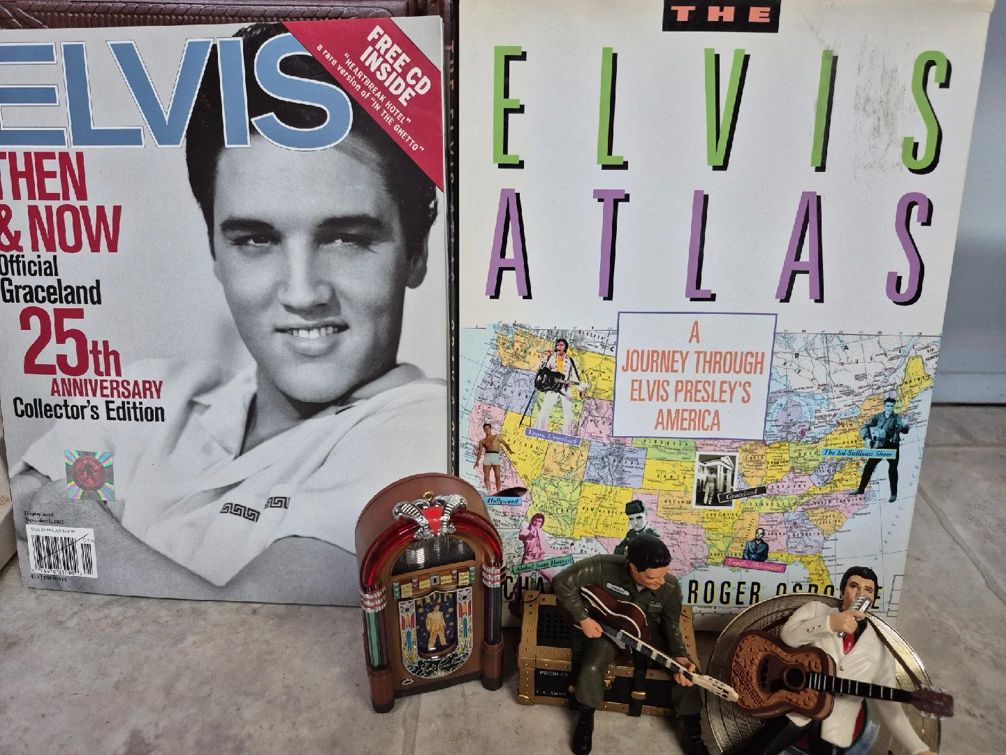 Elvis Presley Collectibles: Magazine, Atlas, Figurines image indicator(2)