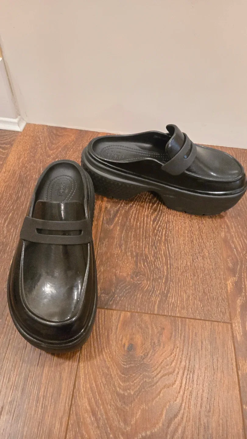 Crocs Black Platform Loafer Clogs size 7 image indicator(5)