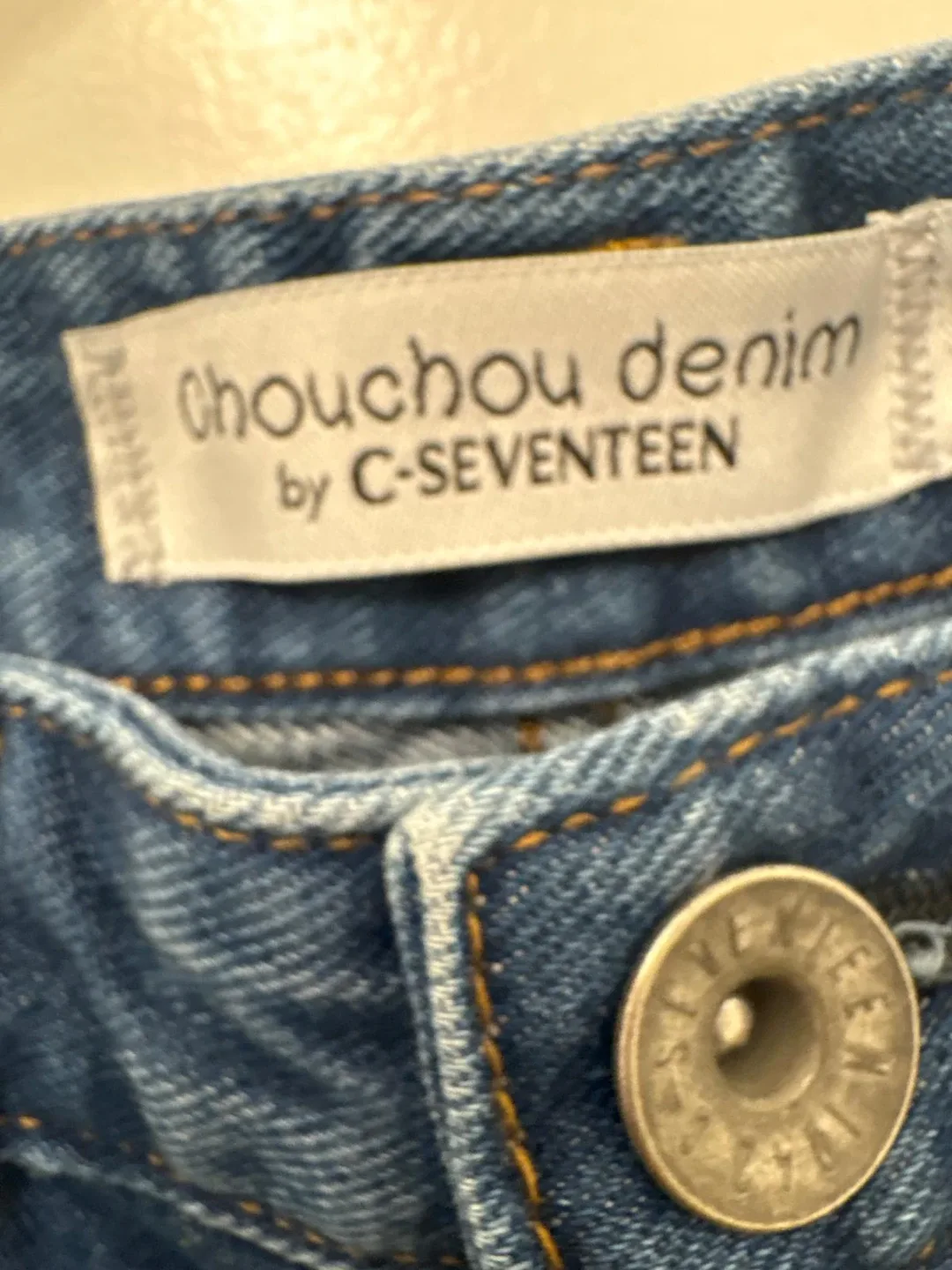 Chouchou denim by C-SEVENTEEN Shorts image indicator(2)