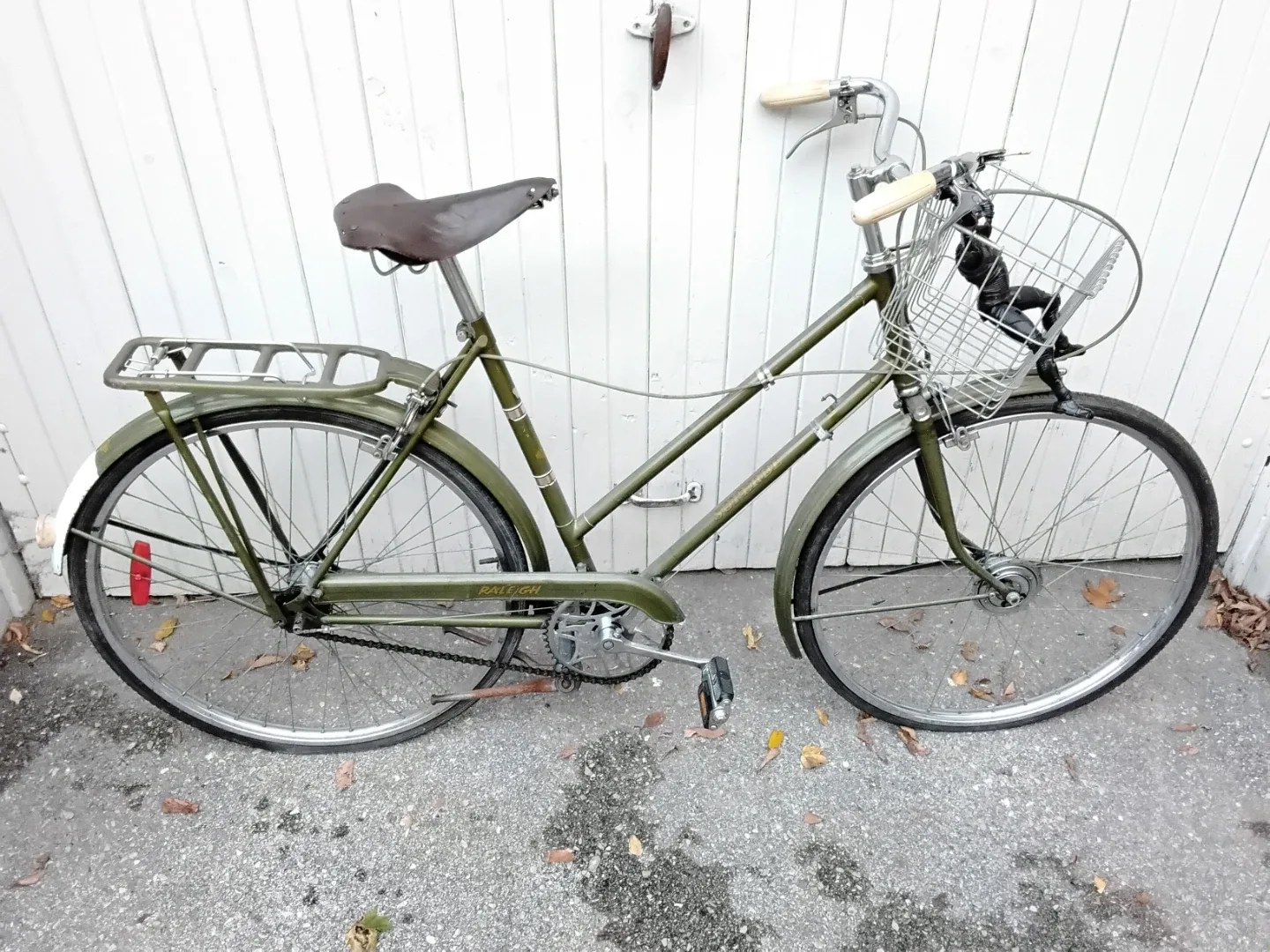 Raleigh Superbe Bicycle - Olive Green (1970s) 🚲 🚵‍♀️ 🚴‍♂️ image indicator(2)