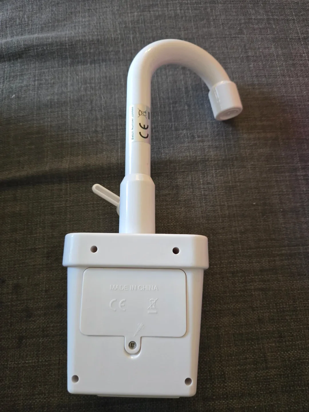 Bird bath with work working tap image indicator(4)