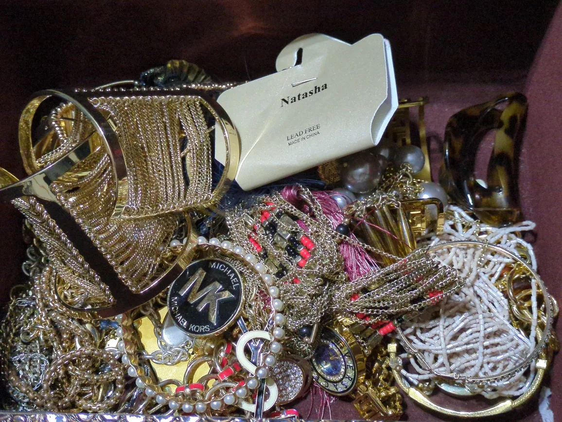 Mixed lot of costume jewelry