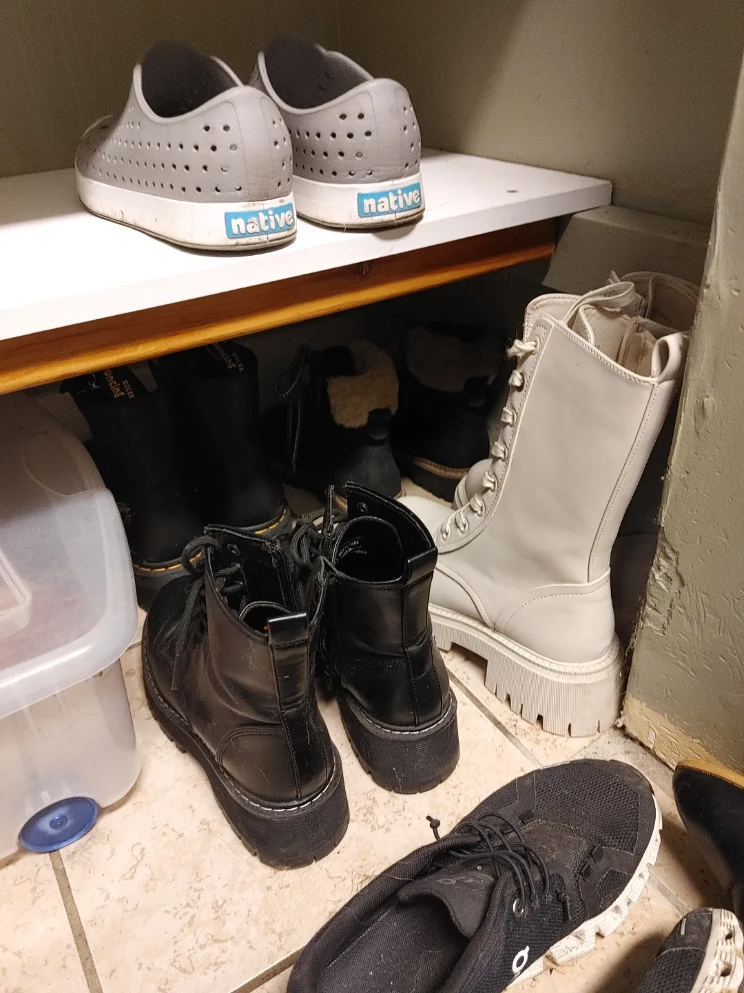 shoe closet clean out!!read discription image indicator(2)