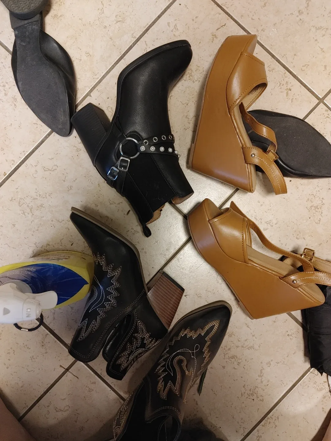 shoe closet clean out!!read discription image indicator(4)