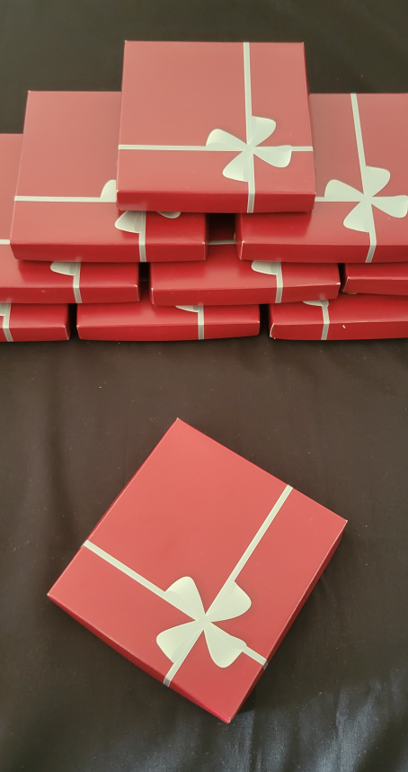 Red Gift Boxes with Silver Ribbon design - photo 4