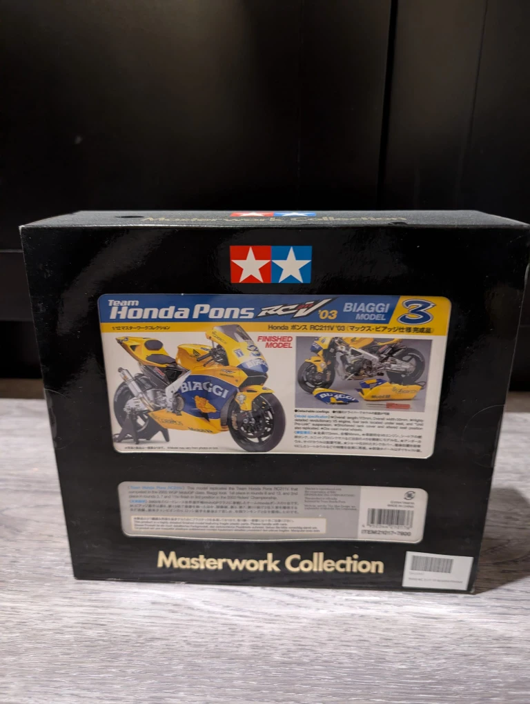 Honda Pons RC211V 2003 Max Biaggi motorcycle - photo 2