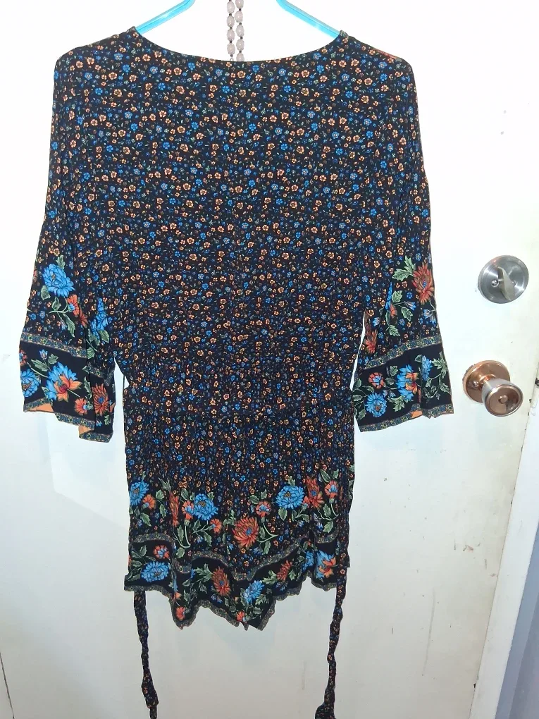 Emery Rose Floral Romper - Size L image indicator(5)