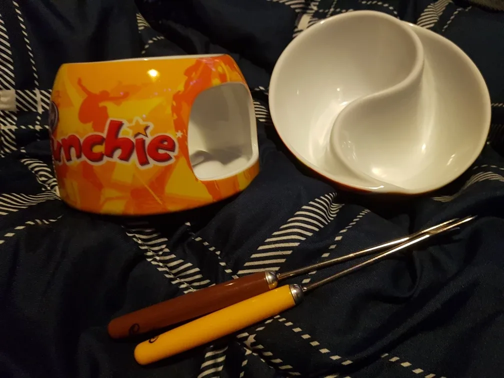 Cadbury Crunchie Chocolate Fondue Set image indicator(3)