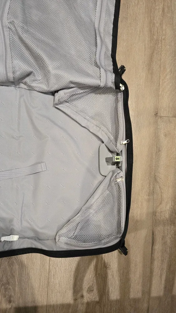 Skyway Black Garment Bag image indicator(5)