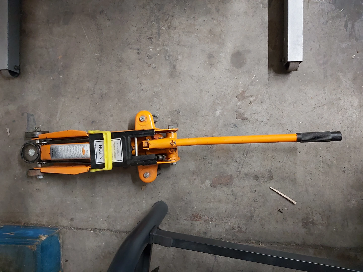2 Ton Hydraulic Floor Jack - photo 2