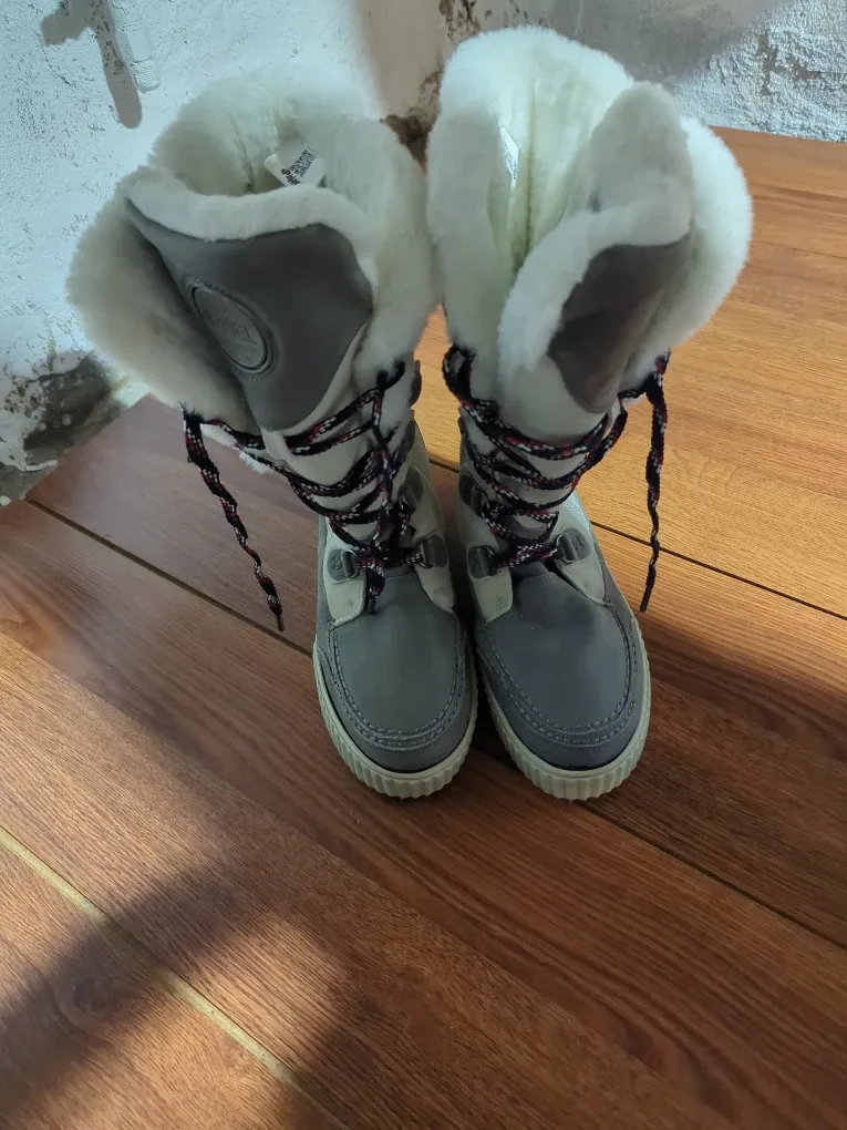 White Winter Boots image indicator(2)