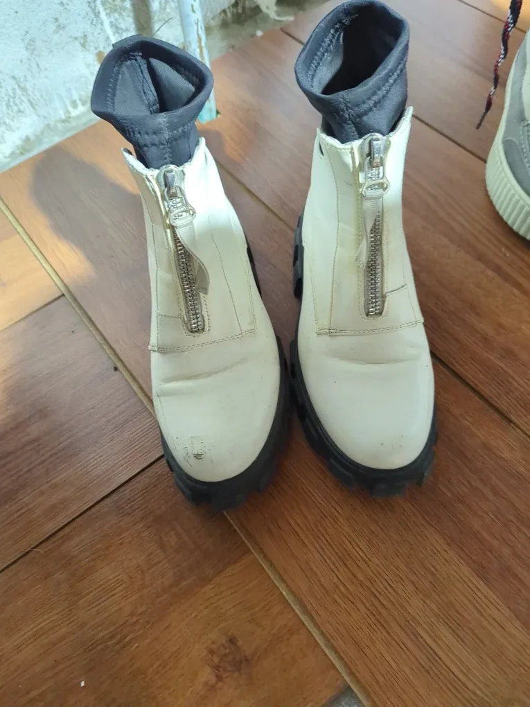 White Winter Boots image indicator(3)