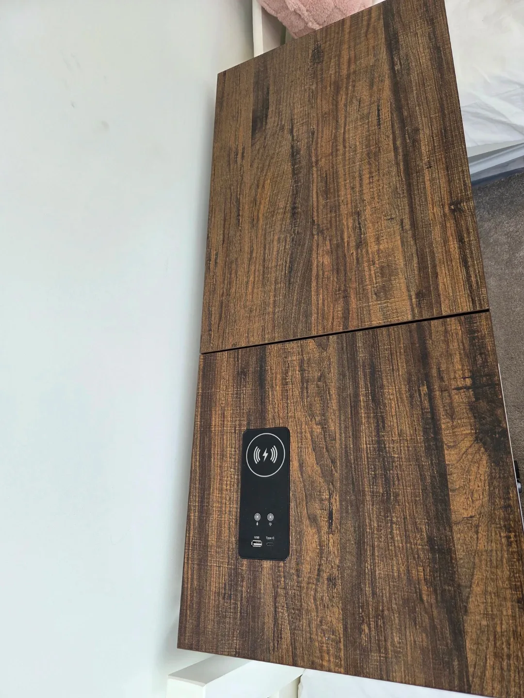 White vanity with Wireless Charging image indicator(3)