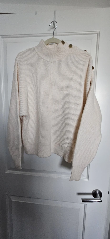 RW&CO. Cream Knit Sweater - Size Medium