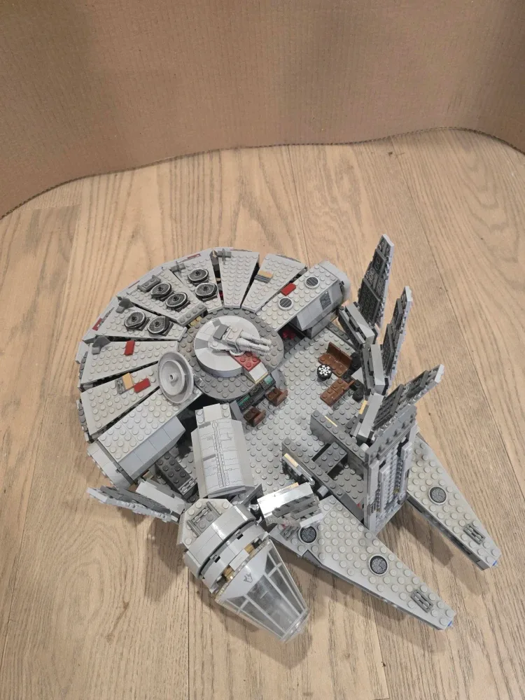 LEGO Star Wars Millennium Falcon